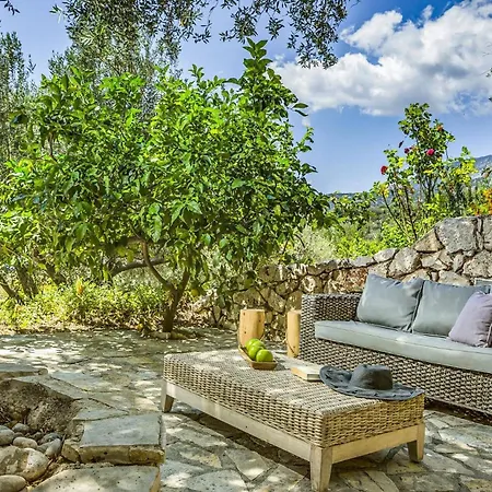 Kalou By Μουσάτα