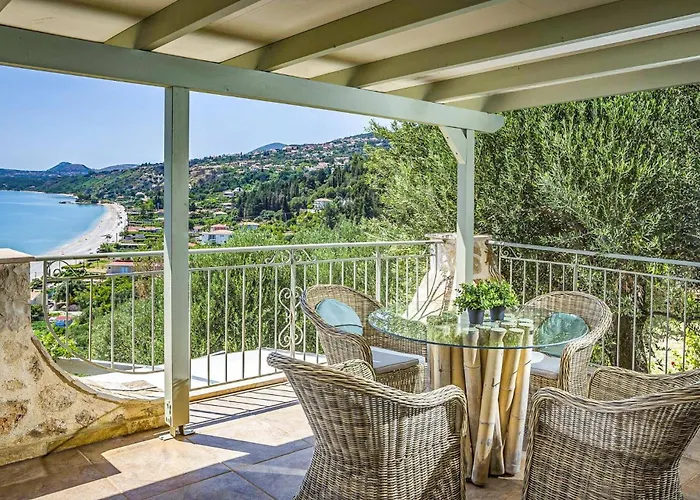 Kalou By Μουσάτα